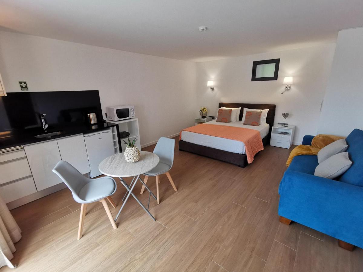 Charming Studios in Calheta Beach - Villa Esmeralda Exterior foto